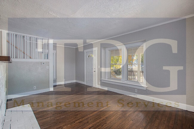 Building Photo - Renovated Home Nearby to KCMO Plaza