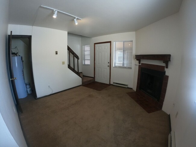 Building Photo - Central Boulder 2 Story Spacious Townhome