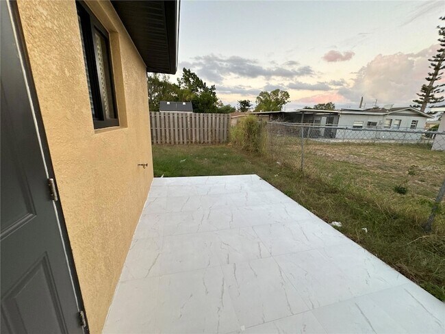 Building Photo - 1775 Glenway Ct