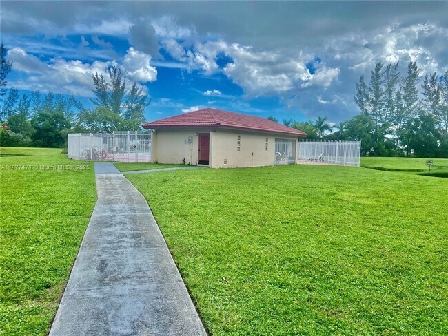 Building Photo - 3199 Foxcroft Rd