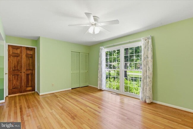Building Photo - 45320 Barefoot Dr