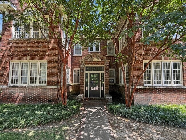 Building Photo - 340 N McLean Blvd