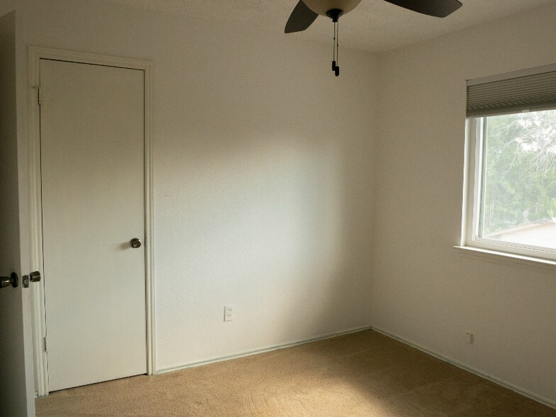 Building Photo - 507 Eaglecreek Dr