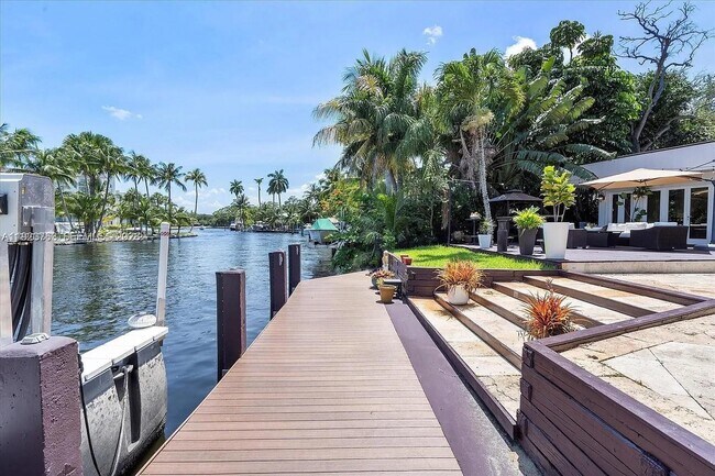 Building Photo - 800 SW 12th Ave