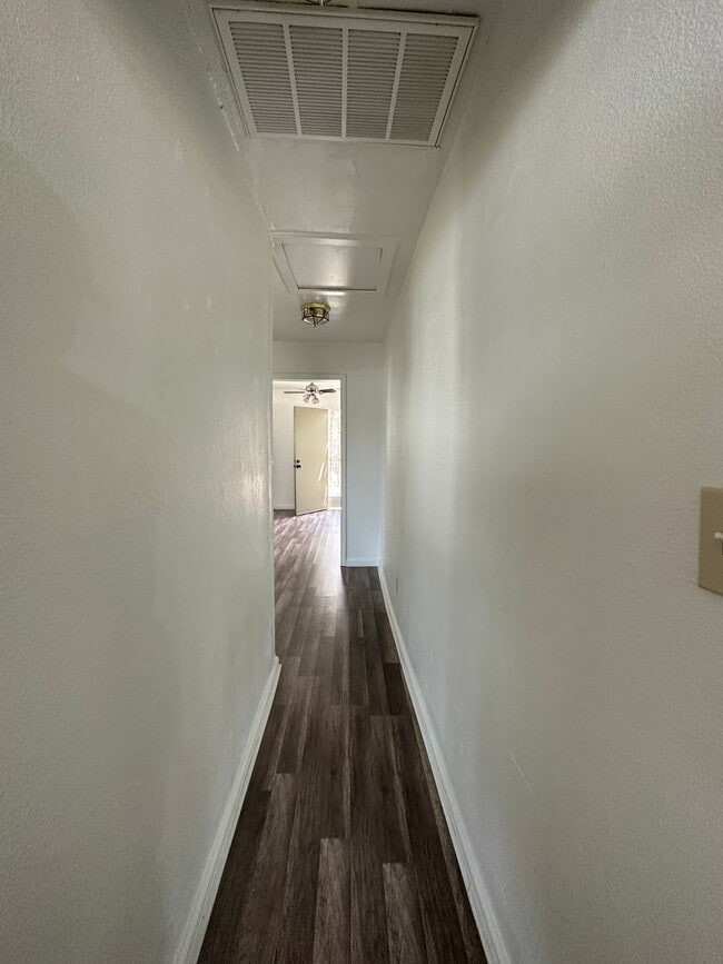 Building Photo - Nicely remodeled home