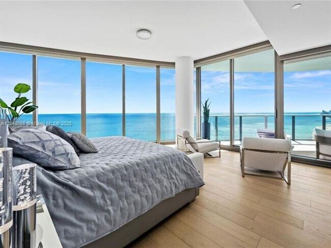 Building Photo - 15701 Collins Ave