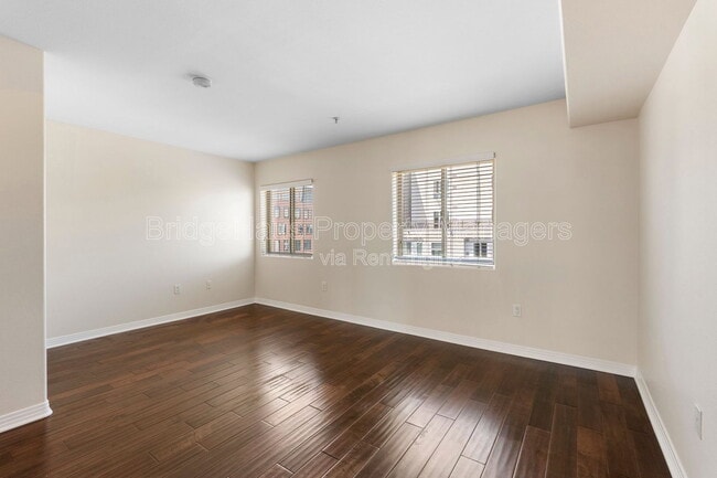 Building Photo - 801 W Hawthorn St