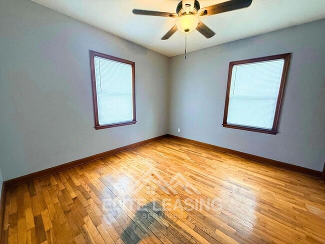 Building Photo - Charming 3-Bedroom Home with Garage