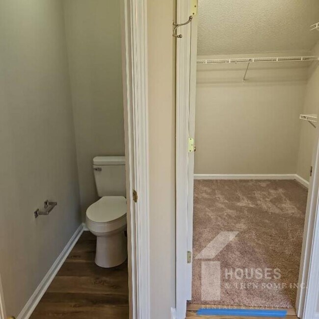 Building Photo - 210 Stapleford Park Dr