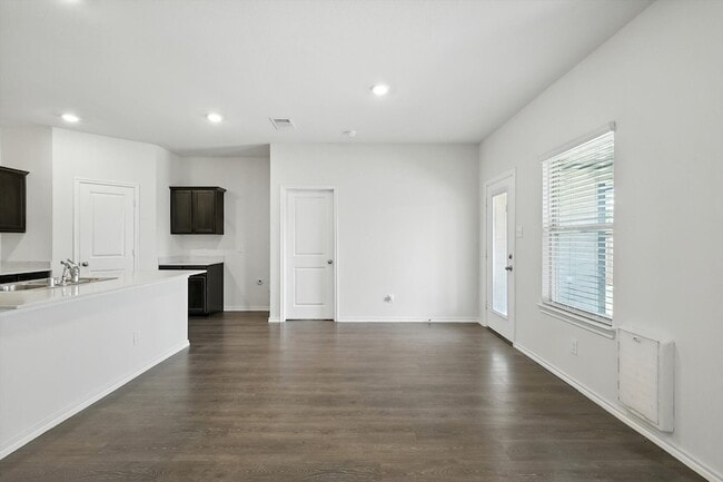 Building Photo - 11112 W Pond Dr