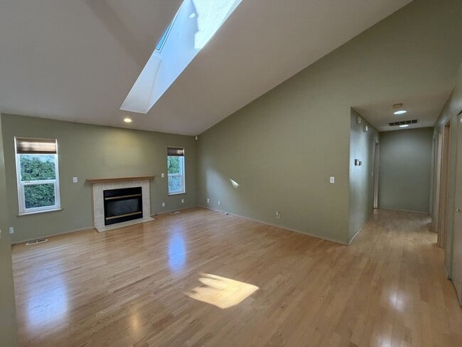 Building Photo - Charming Gleneagle Rambler – Prime Arlington Location