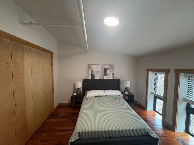 Building Photo - 4611 S Ellis Ave