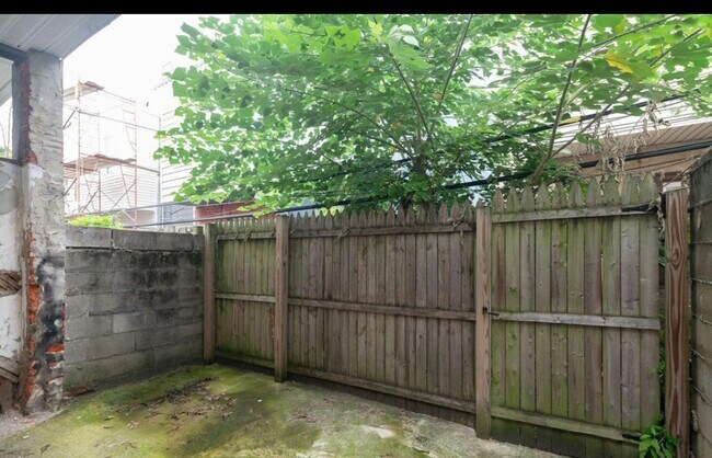 Building Photo - 1326 S Mole St