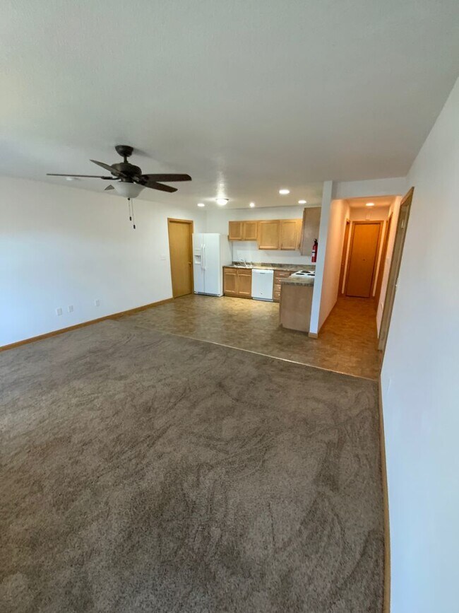 Building Photo - 221 Glenda Dr