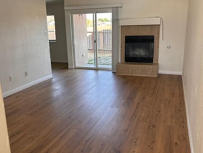 Building Photo - Charming 2-Story Home in a Convenient Tehachapi Location