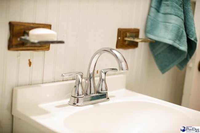 Building Photo - 150 Central Dr