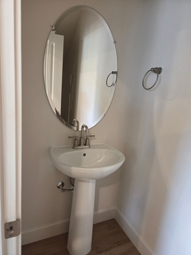 Building Photo - Brand New 3 bdrm 2 1/2 bath townhouse