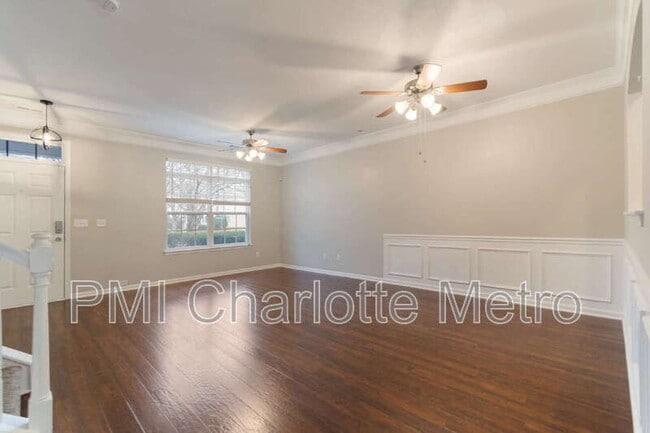 Building Photo - 9344 Greenheather Dr