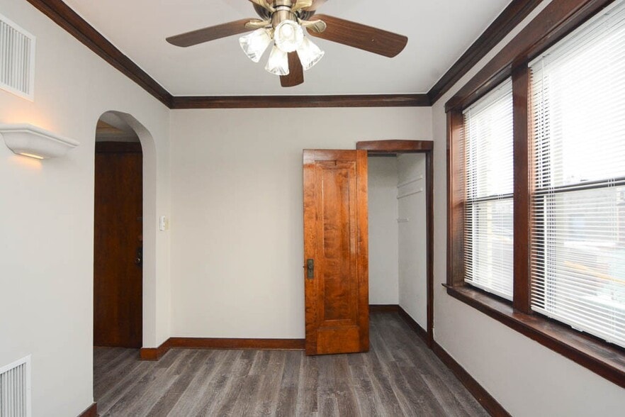 Building Photo - 3615 N Paulina St