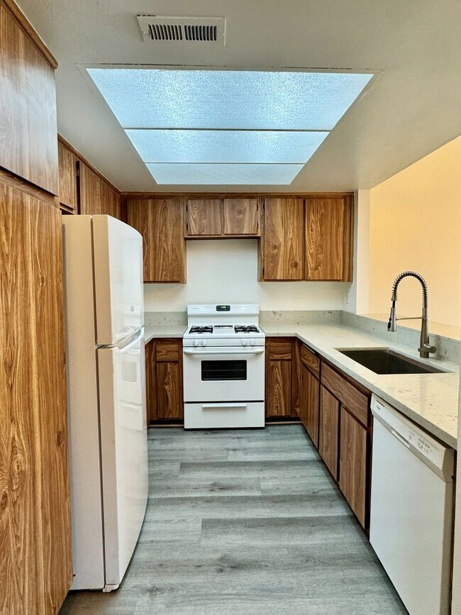 Building Photo - RENT SPECIAL!! $500 OFF SECOND MONTH RENT - Spacious 3 Bedroom 2 Bath Condo in Hawaiian Gardens