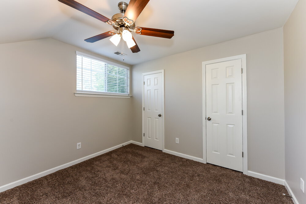 Building Photo - 900 Bluebird Ct