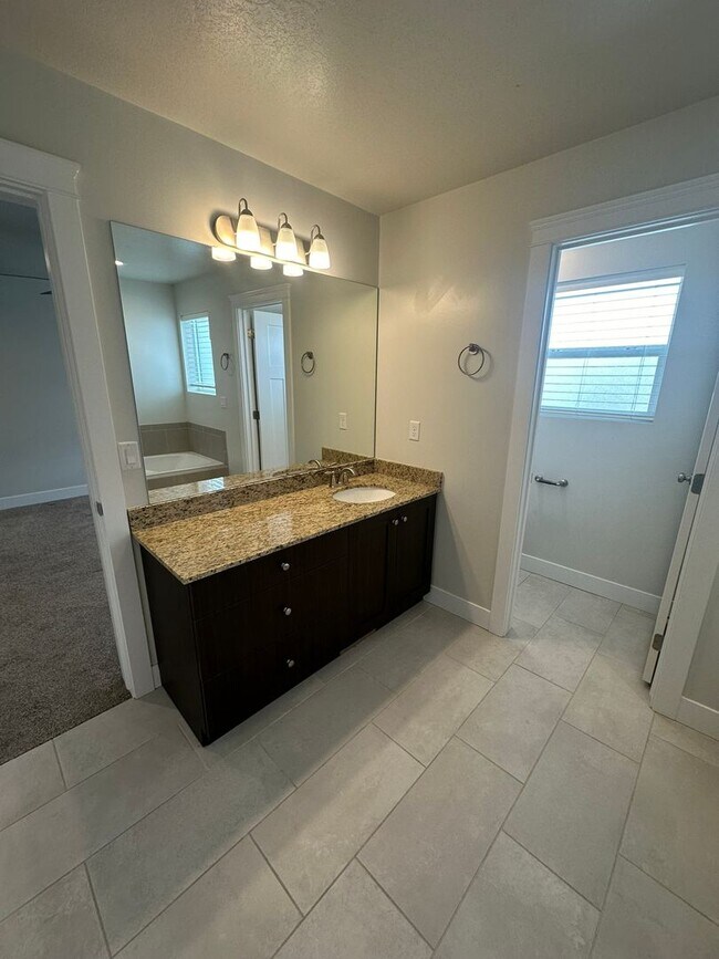 Building Photo - 3 Weeks Rent FREE! 3 Bed 2.5 Bath House for Rent in Morgan!