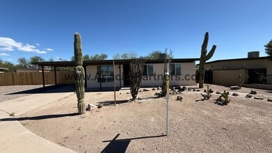 Building Photo - Three Bedroom Home