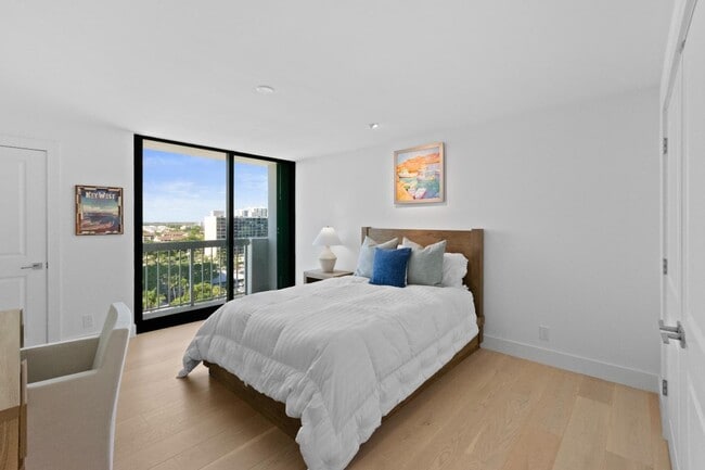 Building Photo - 115 Lakeshore Dr