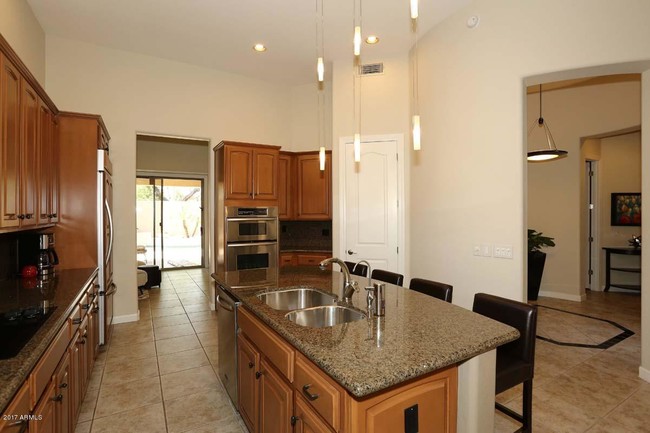 Building Photo - 7371 E Vaquero Dr