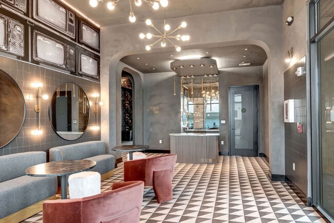 Building Photo - 245 Hermitage Ave