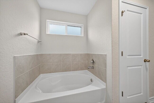 Building Photo - 9931 Bratten Rise