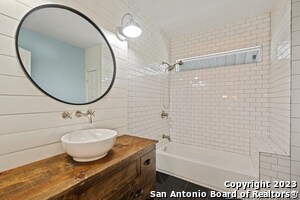 Building Photo - 202 Wilkens Ave