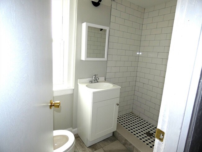 Building Photo - 7 Greenwood St