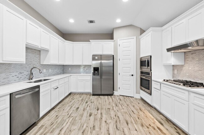 Building Photo - 9707 Highland Pointe Dr