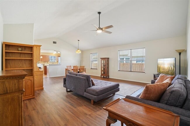 Building Photo - 410 S Water Ln