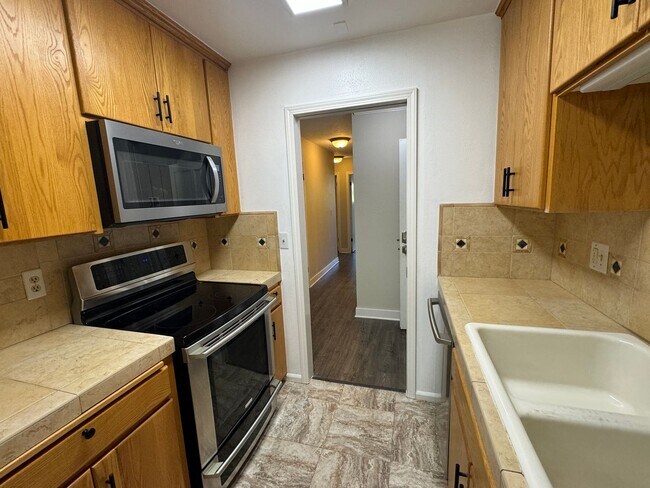 Building Photo - 3bd/2ba Condo - Pets welcome!  Coming Soon!