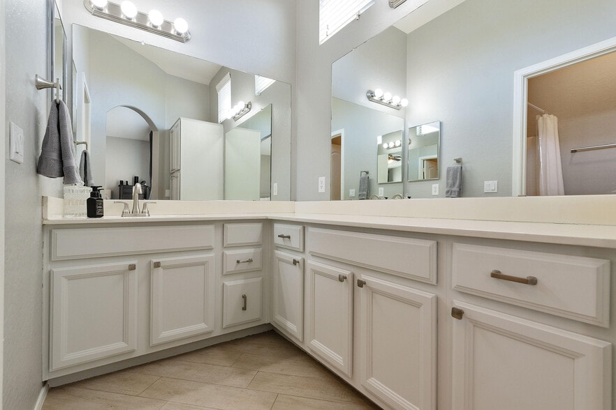 Master Bathroom - 2250 E Deer Valley Rd