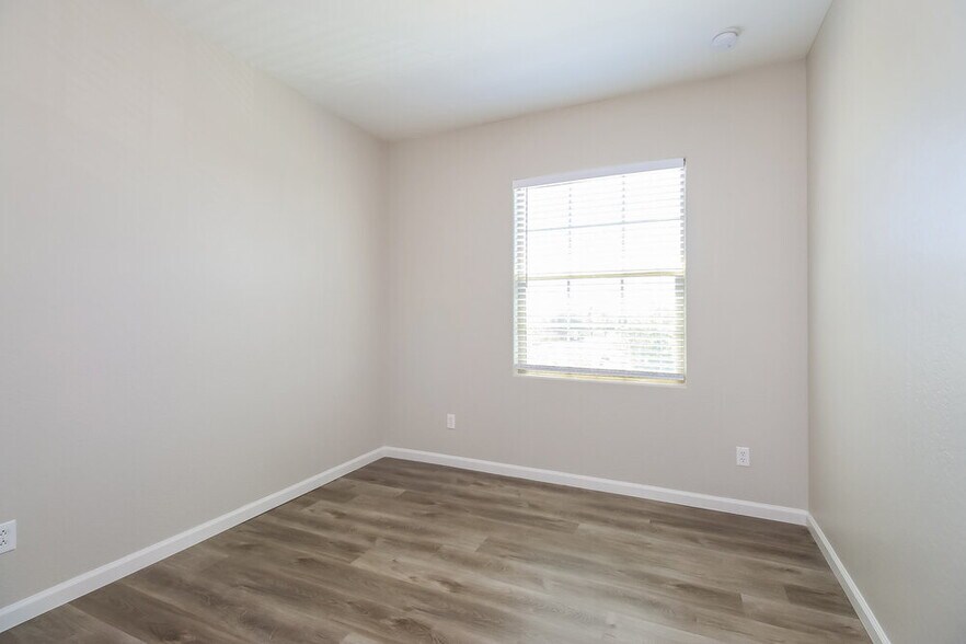Building Photo - 2357 S Lorena
