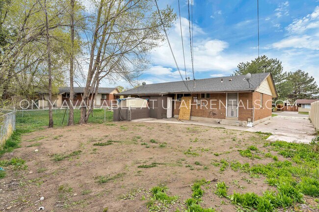 Building Photo - 1194 W 300 N St