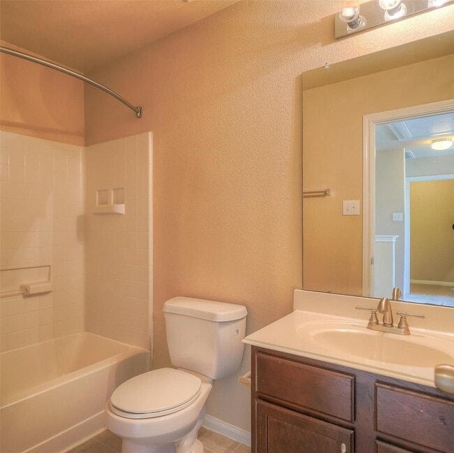 Building Photo - 13802 Dunhurst Ln