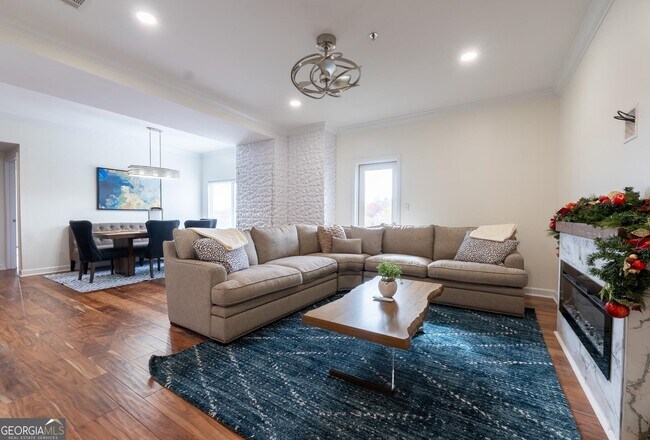 Building Photo - 2161 Peachtree Rd NE