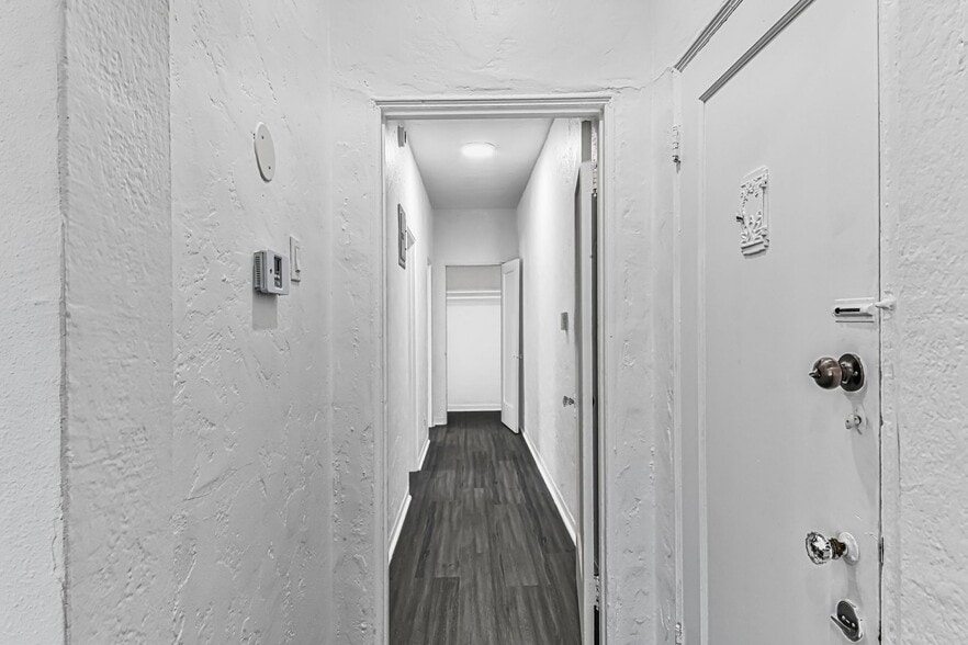 Building Photo - 1503 S Shenandoah St