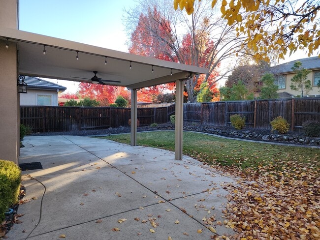 Building Photo - 1385 Oak Valley Dr
