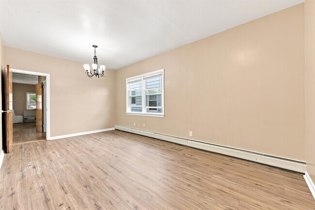 Building Photo - 164 W 31st St