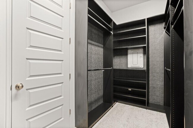 Building Photo - 709 Pinnacle View Dr