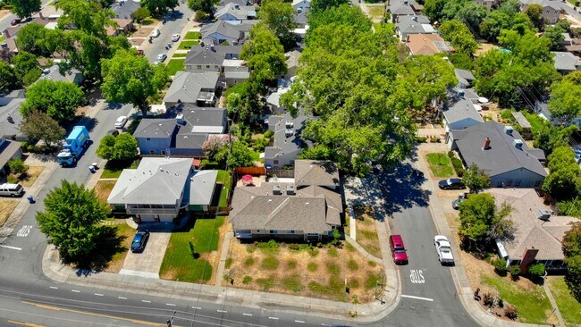 Building Photo - 5400-5402 Folsom Blvd