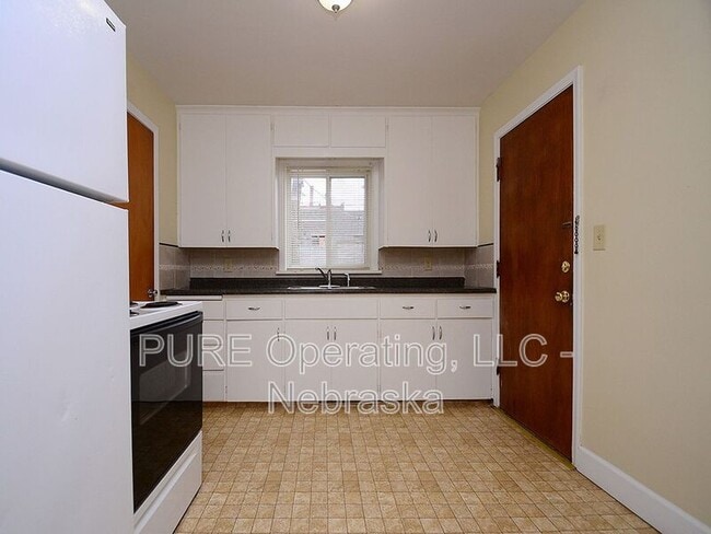 Building Photo - 210 N 32nd Ave