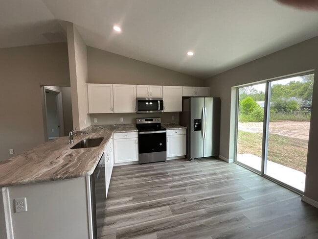 Building Photo - Beautiful  Home!