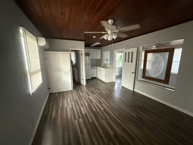 Building Photo - 8801 E Moonrise Ln