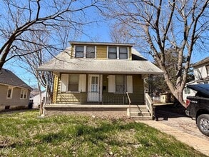 Building Photo - 210 N Ash Ave